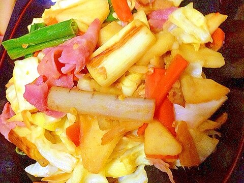 生ハムと林檎と彩り野菜のさっぱりカレー味噌炒め